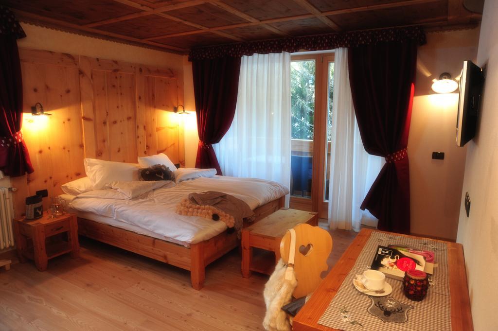 Chalet Alpenrose Bio Wellness Naturhotel Cogolo Bagian luar foto