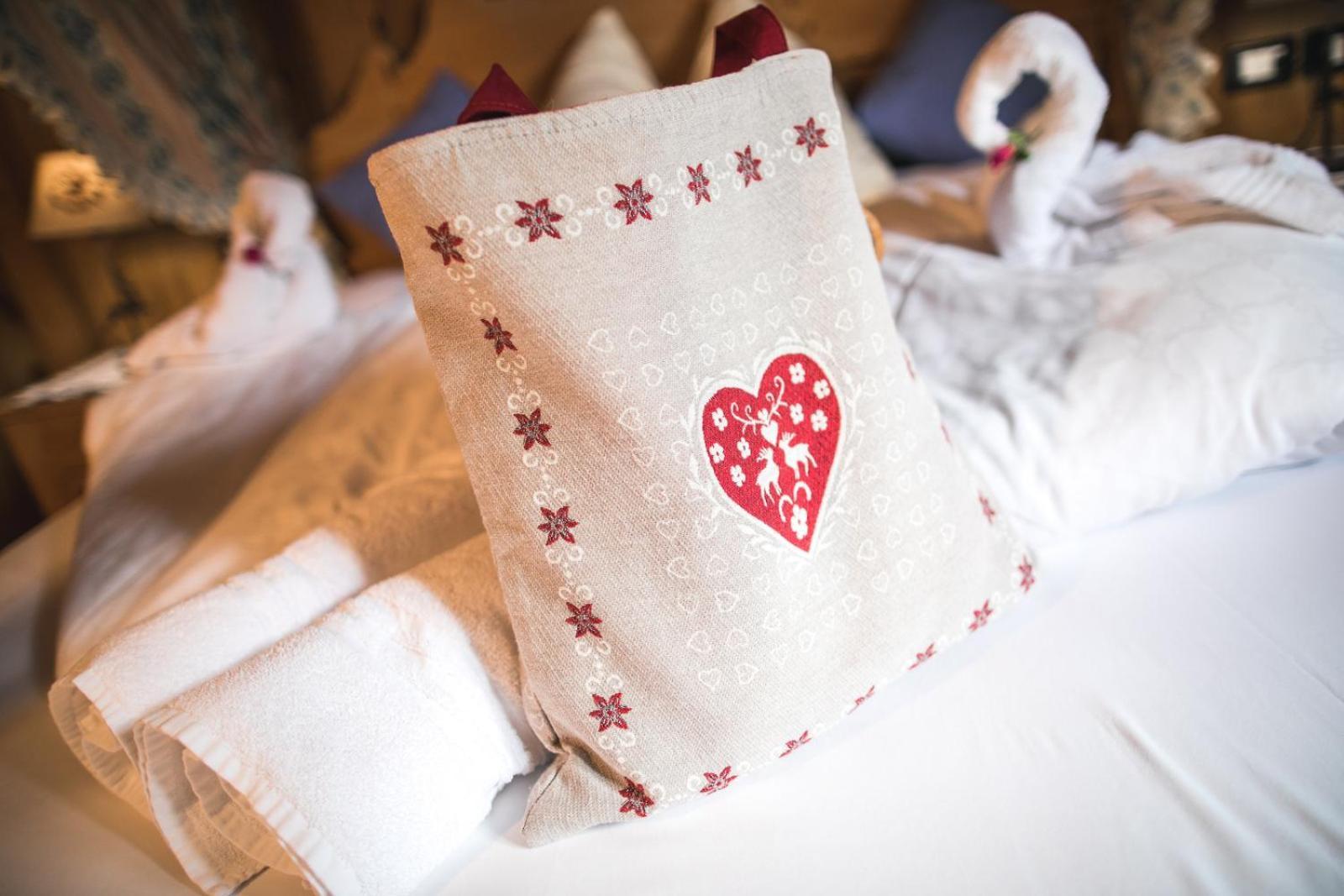 Chalet Alpenrose Bio Wellness Naturhotel Cogolo Bagian luar foto